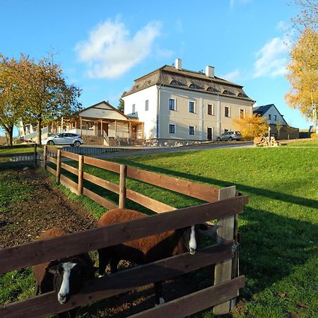 Lisensky Dvur Hotell Sněžné Eksteriør bilde